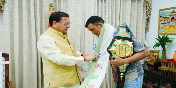 Pushkar Singh Dhami|Digambar Singh Rawat|Latest Hindi News|Samachar Hindi Newstrack | Uttarakhand News: Chief Minister Pushkar Singh Dhami met MMA world champion Digambar Singh Rawat. News Track in Hindi