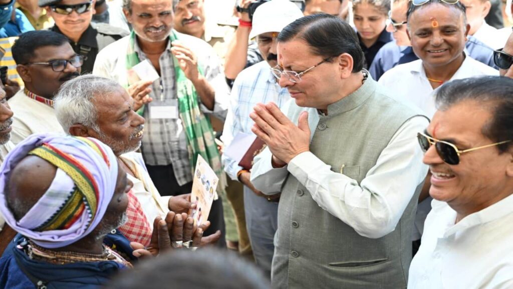 Pushkar Singh Dhami|Rishikesh Transit Camp|Char Dham Yatra|Latest Hindi News | Uttarakhand News: Chief Minister conducted surprise inspection of transit camp located in Rishikesh. News Track in Hindi