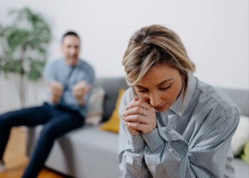 Relationship Advice: Do your partner's words hurt you again and again? These signals indicate that the relationship has become emotionally toxic.