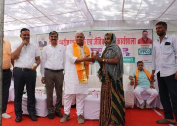Save Mother Earth and fields by adopting natural and organic farming and doing poison-free farming: MP