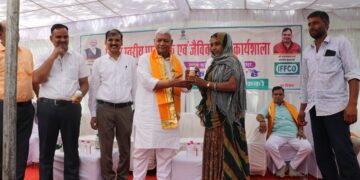 Save Mother Earth and fields by adopting natural and organic farming and doing poison-free farming: MP