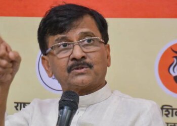 Shiv Sena UBT Crisis: Sanjay Raut's sensational claim regarding defection, said - 'The deal is being done for Rs 15-15 crores'