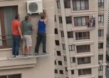 Should we call this confidence or madness? Your soul will tremble after seeing this clip viral on social media