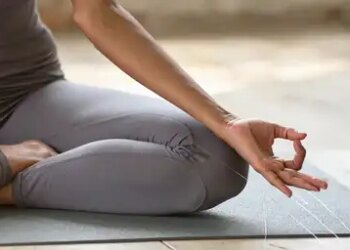Shunya Mudra is beneficial in relieving stress and anxiety, also provides relief from ear problems.