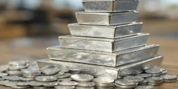 Silver Price Crash: ₹ 24,000 silver broken in just 6 days, price slipped below 2.5 lakhs, big fall in gold too