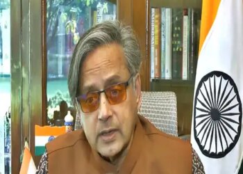 तृणमूल कांग्रेस में फूट बिना सिद्धांतों वाली राजनीति को दर्शाती है: शशि थरूर
