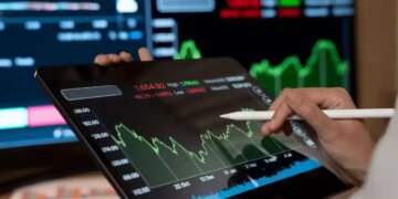 Stock Market Tips: 20 stocks became experts' choice for Friday trading, note target price and stoploss.