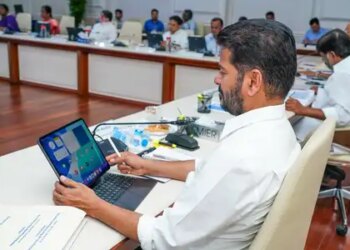 Telangana Cabinet goes digital, tablets given to ministers