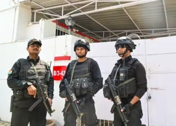 टेंडर घोटाला: बिहार सतर्कता विभाग ने पटना में दो निलंबित आईएएस अधिकारियों के घरों पर छापा मारा