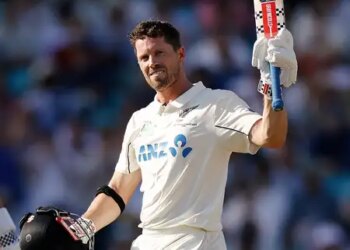The Oval: Henry Nicholls' century, New Zealand take 352-run lead over England