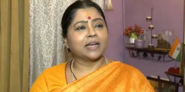 The famous dialogue of 'Sholay' 'Aadhe Idhar Jao, Aadhe Udhar Jao' fits Mamata Banerjee: Keya Ghosh