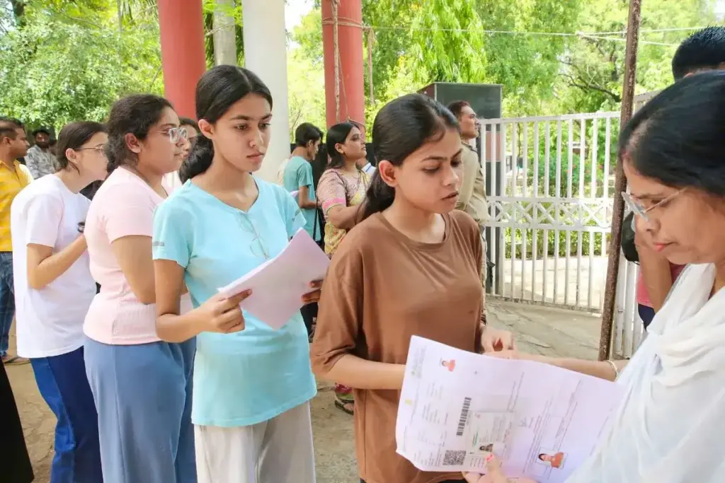 The student had appeared for NEET Re-Exam by hiding her mobile in her undergarments! Reached jail as soon as she was caught, know the whole matter