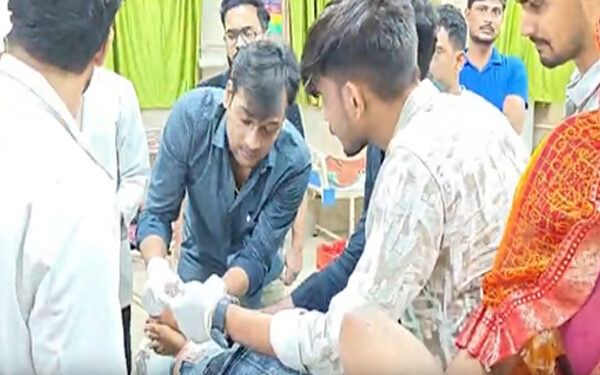 There was a fight over the phone, the young man shot the girl and injured her, police is investigating from the angle of love affair.