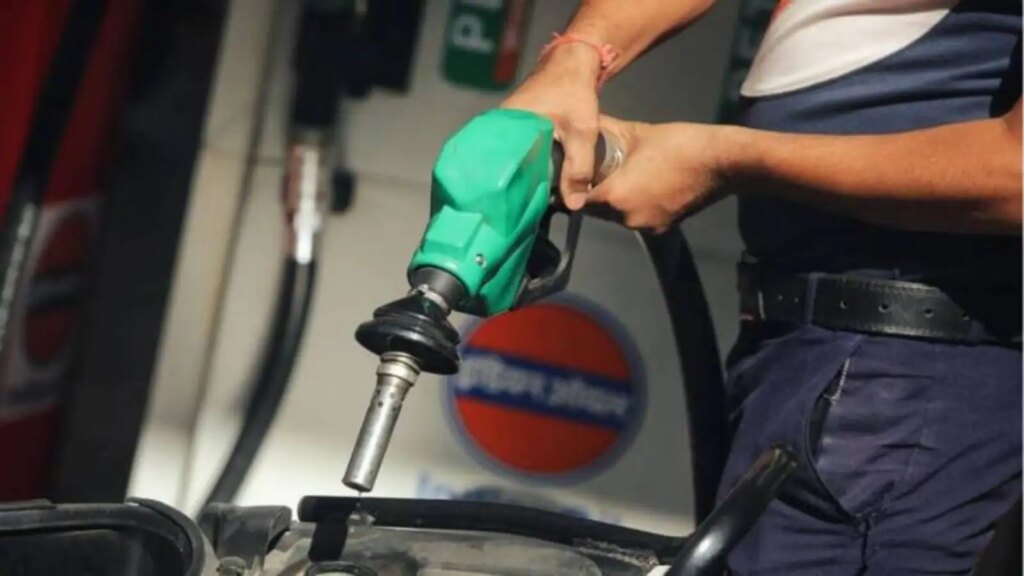There will be a big fall in oil prices! Petrol and diesel may become cheaper after July, common man gets relief from Fitch's report