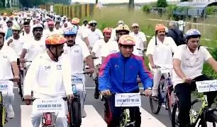 Thiruvananthapuram: Dr. Mansukh Mandaviya participates in 'Cycling by the Sea' program