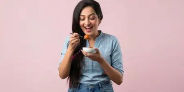 This is also the right time to eat sweets, otherwise blood sugar and weight problems may increase.
