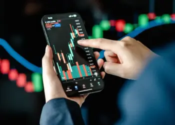 Today, these 20 strong stocks can make huge profits on monthly expiry, note down the target and stoploss here.