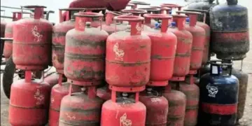 Today's LPG rate: How much change in the price of 14 and 19 kg cylinder, know the latest price of your city