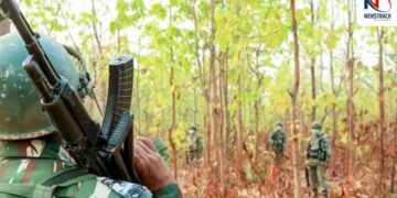 Top PLFI Commander Shot and Arrested. Jharkhand Encounter News Secret Diary Recovered | PLFI Commander Encounter: Encounter between police and PLFI in Khunti, top commander Shravan Das arrested in injured condition, many weapons recovered. News Track in Hindi