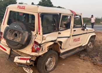 Tragic accident in Lalsot: Speeding trailer hits police patrol Bolero, both vehicles overturn in 20 feet deep ditch, 3 policemen injured