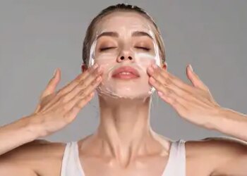 Troubled by blackheads and whiteheads? So this home remedy of rice can help in getting rid of it.