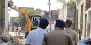 उत्तर प्रदेश: संभल में कब्रिस्तान की जमीन पर बनी अवैध मस्जिद गिराई गई, प्रशासन ने कोर्ट के आदेश का दिया हवाला