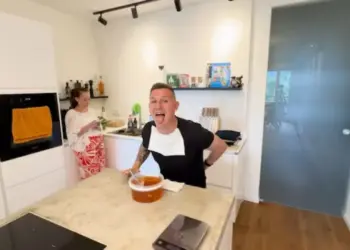 VIDEO will surprise you! German man becomes internet sensation after eating 1.27 kg honey in 60 seconds
