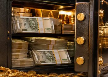 Vastu Tips: This direction of the house can change your luck, shortage of money will go away and bank balance will increase.