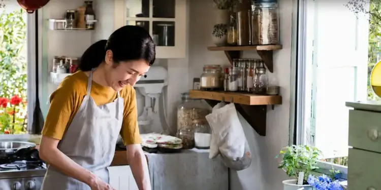 Vastu Tips for Kitchen: Do not make these mistakes while cutting vegetables in the kitchen, according to Vastu, problems can increase.