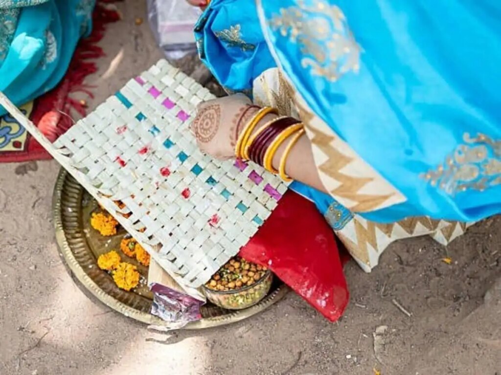 Vat Purnima fast story: The immortal story of Savitri-Satyavan, this fast is a symbol of unbroken good fortune.