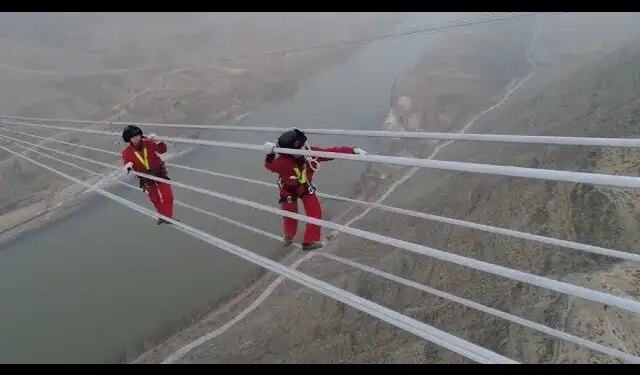 Where even breathing stops, the fight for life is going on; This video of laborers will impress