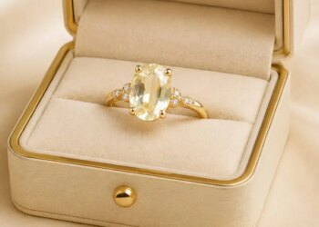White Sapphire Gemstone: White Topaz is the favorite gem of planet Venus, know for which zodiac signs it is considered auspicious.