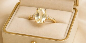 White Sapphire Gemstone: White Topaz is the favorite gem of planet Venus, know for which zodiac signs it is considered auspicious.