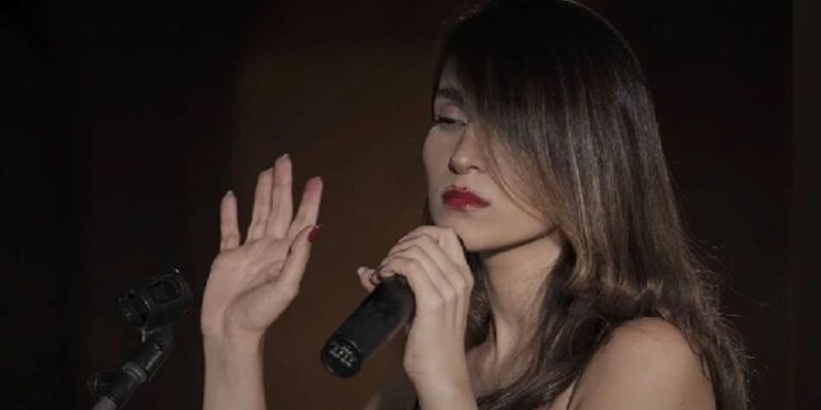 Who is this Muslim beauty who will be whipped 74 times, she sang this song after removing her hijab