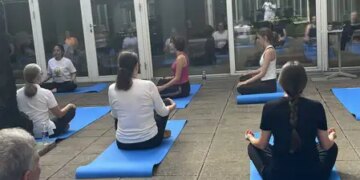 Women did yoga in Dubai, preparations for a grand event at the 'heart place' of Berlin