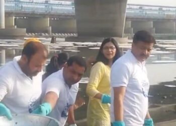 Yamuna cleaning campaign intensified in Delhi: Chief Minister and ministers donated labor at ITO Ghat