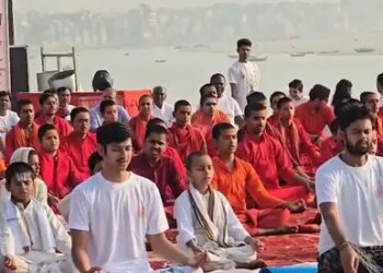Yoga Yatra from Gangotri to Gangasagar, people practiced yoga together in Kashi