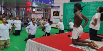 Yoga practice in all community health centers including Sadar Hospital, message given to stay healthy with yoga