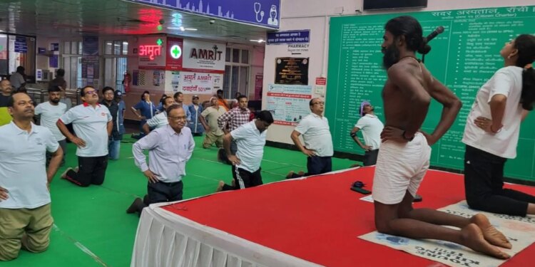 Yoga practice in all community health centers including Sadar Hospital, message given to stay healthy with yoga
