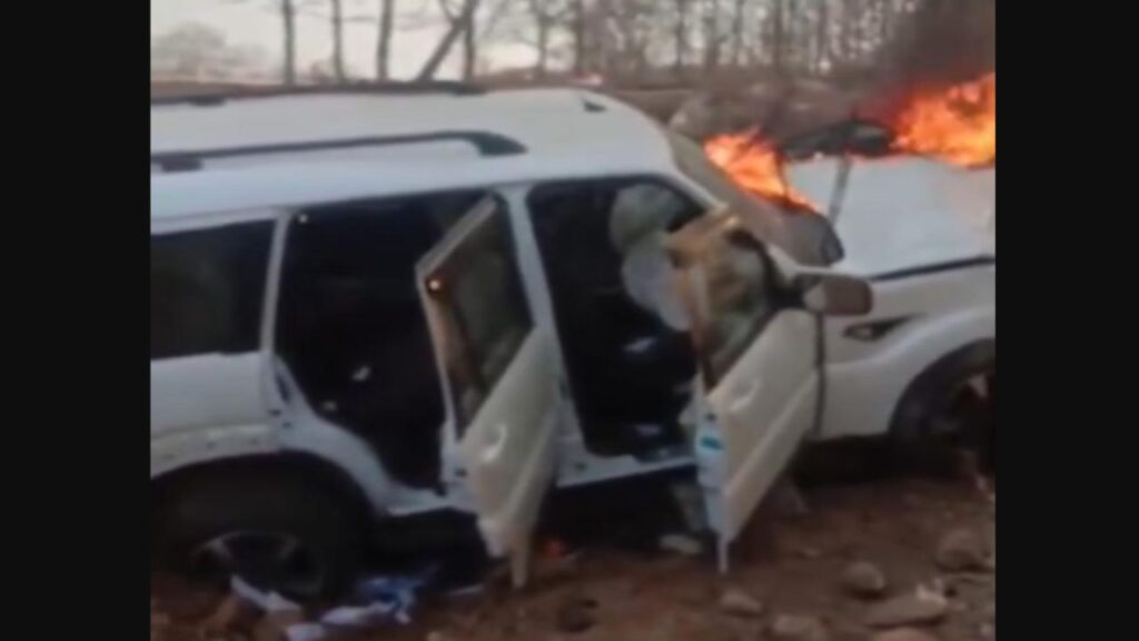 Yogendra Singh Baba|Congress MLA Accident|Lakhnadon MLA| Madhya Pradesh News | MP News: Congress MLA Yogendra Singh's car meets with an accident, he narrowly escapes the accident. News Track in Hindi