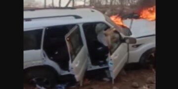Yogendra Singh Baba|Congress MLA Accident|Lakhnadon MLA| Madhya Pradesh News | MP News: Congress MLA Yogendra Singh's car meets with an accident, he narrowly escapes the accident. News Track in Hindi