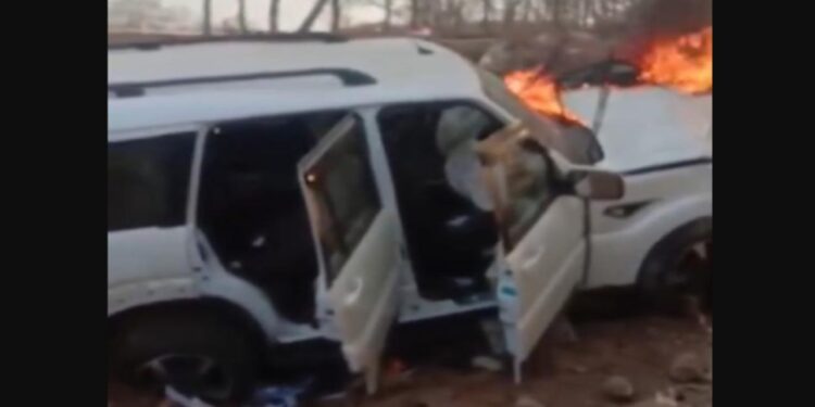 Yogendra Singh Baba|Congress MLA Accident|Lakhnadon MLA| Madhya Pradesh News | MP News: Congress MLA Yogendra Singh's car meets with an accident, he narrowly escapes the accident. News Track in Hindi