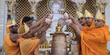 Lucknow News: Upadhyay Shri Vihsant Sagar ji reached Ashiana Jain Temple with a grand procession, historical Chaturmas started from 19th July.