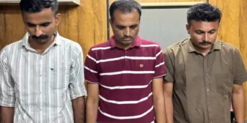 ACB action in Bharuch: Three policemen arrested for taking bribe of Rs 1 lakh in return of mobile phone.