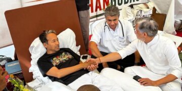 After AAP, Sonam Wangchuk got support of Congress! Pawan Kheda said after reaching Jantar Mantar - "Don't put your life in danger...