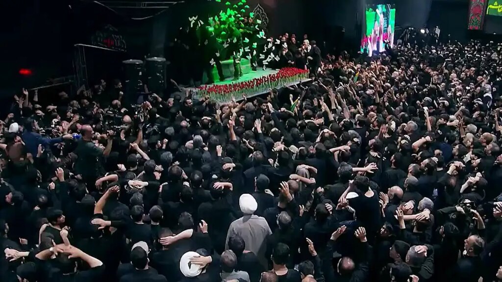 Alleged video of Khamenei's funeral went viral, thousands of people gathered for the last farewell, emotional scenes became the topic of discussion.