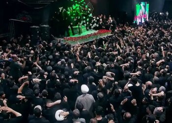 Alleged video of Khamenei's funeral went viral, thousands of people gathered for the last farewell, emotional scenes became the topic of discussion.
