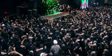 Alleged video of Khamenei's funeral went viral, thousands of people gathered for the last farewell, emotional scenes became the topic of discussion.