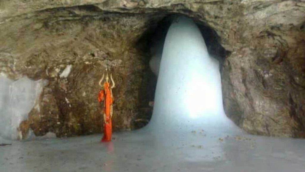 Amarnath Shivling Melts: Baba Barfani Ice Shivling Shrinks During Amarnath Yatra 2026 | The haste to visit Baba Barfani increased; the rapidly melting Shivalinga increased the restlessness of the devotees. News Track in Hindi