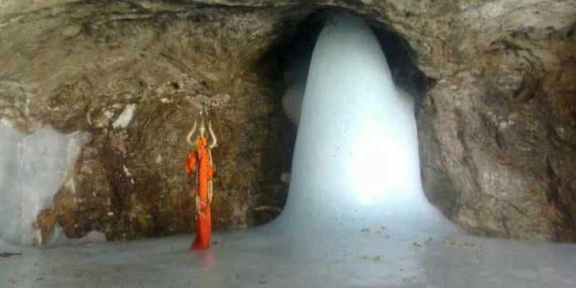 Amarnath Shivling Melts: Baba Barfani Ice Shivling Shrinks During Amarnath Yatra 2026 | The haste to visit Baba Barfani increased; the rapidly melting Shivalinga increased the restlessness of the devotees. News Track in Hindi